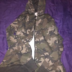 Thin zip up camo jacket